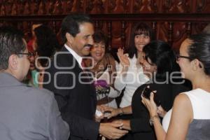 ALFONSO ESPARZA RECIBE EL RESPALDO DEL CONSEJO UNIVERSITARIO