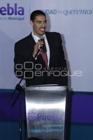 RECONOCIMIENTO VISITANTE DISTINGUIDO . GUSTAVO AYON