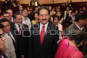 ALFONSO ESPARZA RECIBE EL RESPALDO DEL CONSEJO UNIVERSITARIO