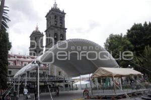 MONTAJE ESCENARIO ZÓCALO. FIESTAS PATRIAS