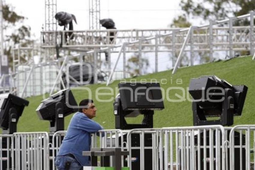 MONTAJE ESCENARIO FUERTES. FIESTAS PATRIAS