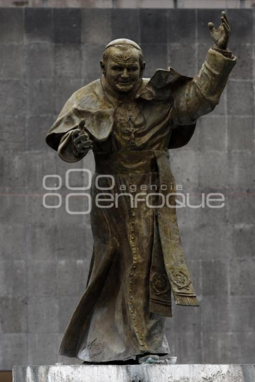 ESCULTURA JUAN PABLO II