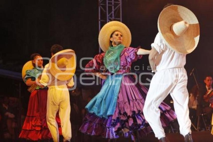 BALLET FOLKLORICO DE AMALIA HERNÁNDEZ . ZÓCALO DE PUEBLA