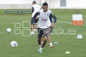 ENTRENA RAYADOS DE MONTERREY EN PUEBLA