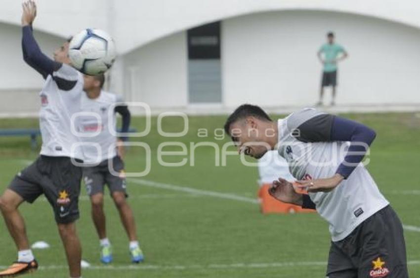 ENTRENA RAYADOS DE MONTERREY EN PUEBLA