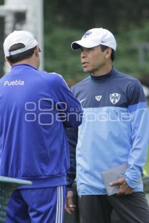 ENTRENA RAYADOS DE MONTERREY EN PUEBLA