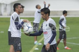 ENTRENA RAYADOS DE MONTERREY EN PUEBLA