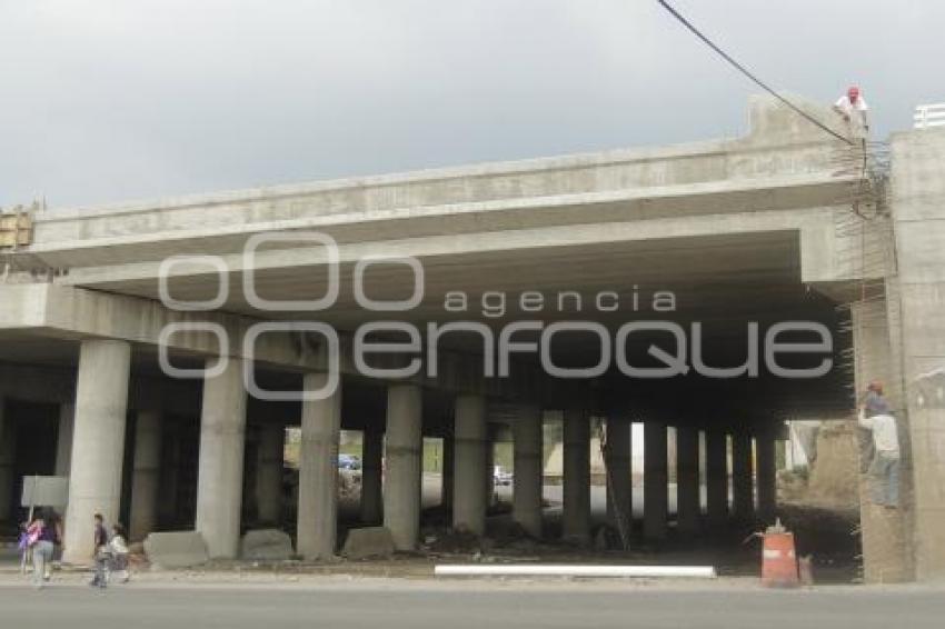 PUENTE EN AUTOPISTA