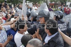 CONATO DE BRONCA ENTRE MAESTROS Y GRANADEROS