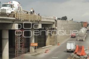 PUENTE EN AUTOPISTA