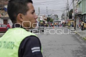 MANIFESTACIÓN DE PADRES DE FAMILIA POR REMOCIÓN DE DIRECTOR