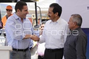 COLOCAN PRIMERA PIEDRA DE PREPARATORIA BUAP EN TEPEACA