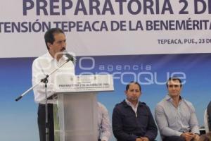 COLOCAN PRIMERA PIEDRA DE PREPARATORIA BUAP EN TEPEACA