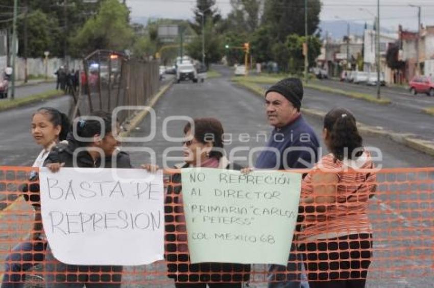 PADRES DE FAMILIA CIERRAN 16 ORIENTE