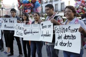 MUJERES SE MANIFIESTAN A FAVOR DEL ABORTO