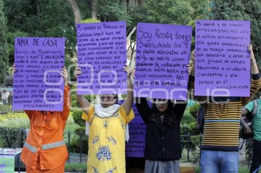 MUJERES SE MANIFIESTAN A FAVOR DEL ABORTO