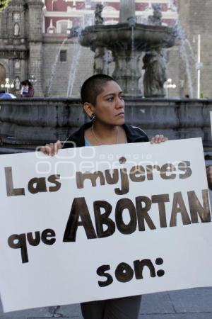 MUJERES SE MANIFIESTAN A FAVOR DEL ABORTO