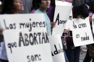 MUJERES SE MANIFIESTAN A FAVOR DEL ABORTO