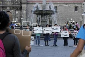 MUJERES SE MANIFIESTAN A FAVOR DEL ABORTO