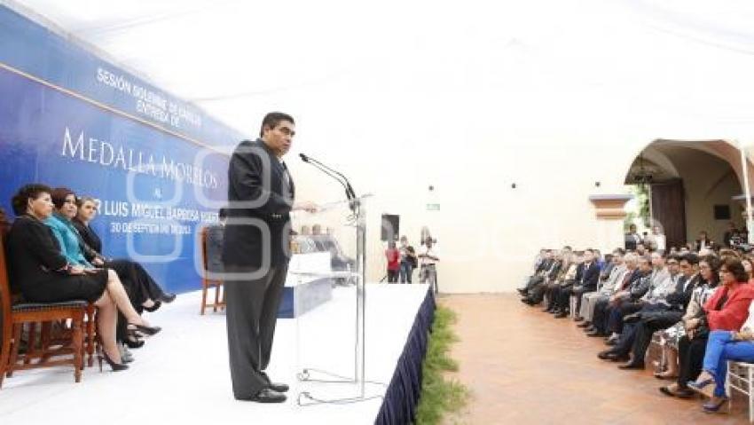 ENTREGAN RECONOCIMIENTO A SENADOR MIGUEL BARBOSA