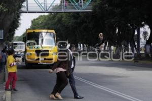 NO USAN PUENTE PEATONAL