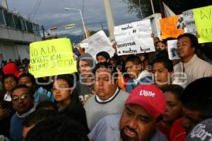 MANIFESTACIÓN PADRES DE FAMILIA SECUNDARIA
