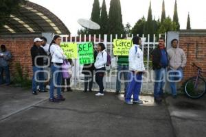 MANIFESTACIÓN PADRES DE FAMILIA SECUNDARIA