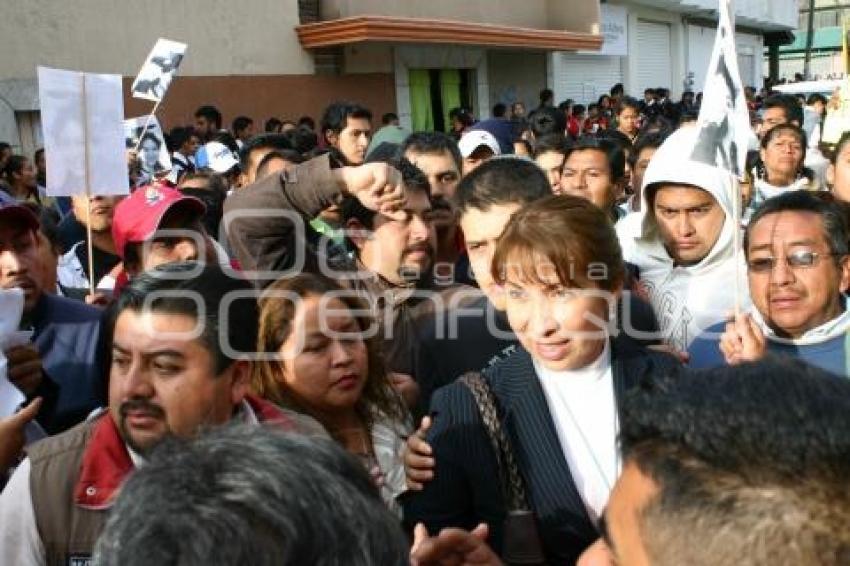 MANIFESTACIÓN PADRES DE FAMILIA SECUNDARIA