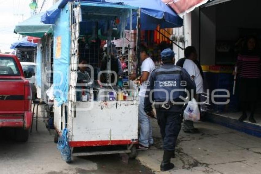 RETIRAN AMBULANTES EN SAN MARTÍN TEXMELUCAN