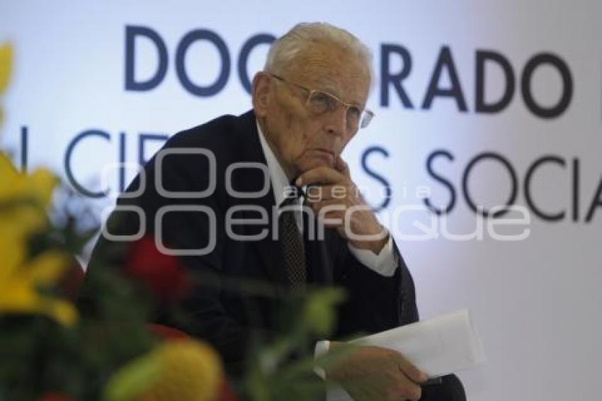 ALAIN TOURAINE RECIBE DOCTORADO HONORIS CAUSA  IBERO PUEBLA