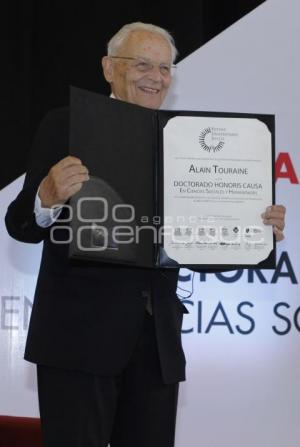 ALAIN TOURAINE RECIBE DOCTORADO HONORIS CAUSA  IBERO PUEBLA