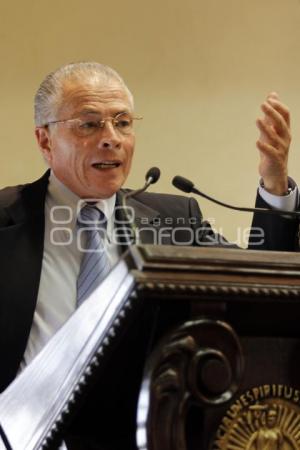 CONFERENCIA DEL ABOGADO JUAN VELÁZQUEZ