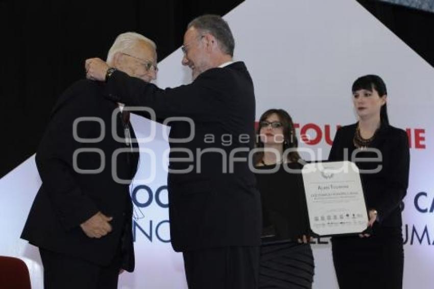 ALAIN TOURAINE RECIBE DOCTORADO HONORIS CAUSA IBERO PUEBLA