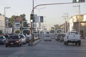 ABREN CIRCULACIÓN CALZADA ZAVALETA