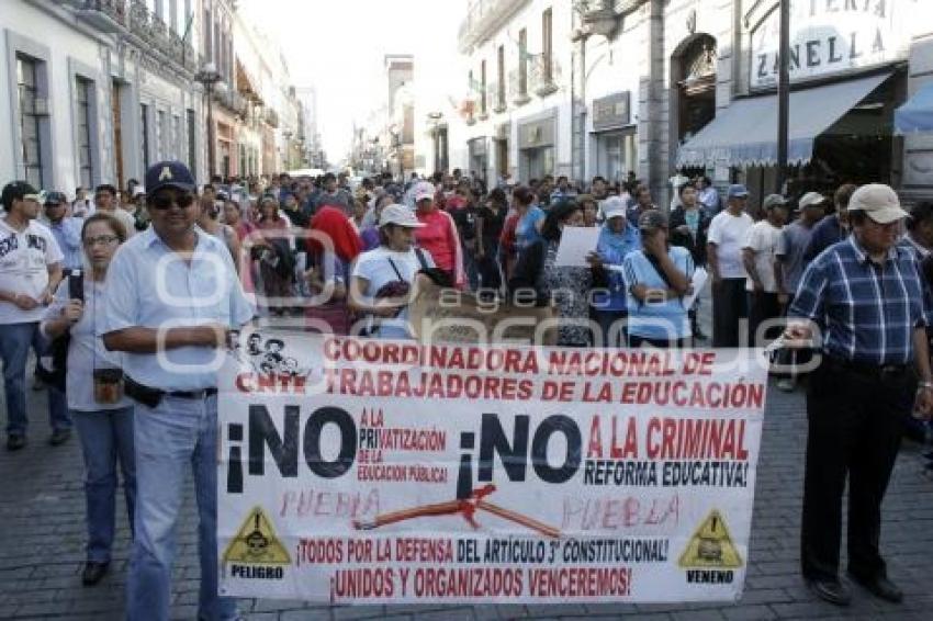 MARCHA MAESTROS Y 28 DE OCTUBRE