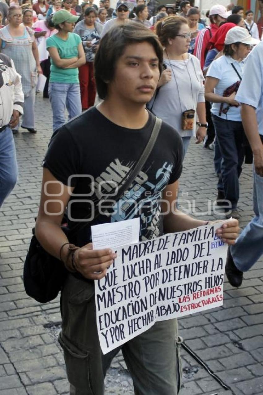 MARCHA MAESTROS Y 28 DE OCTUBRE
