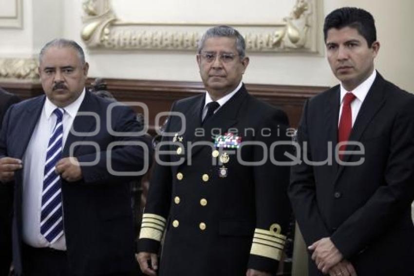 ENTREGAN VISITANTE DISTINGUIDO A SUBSECRETARIO DE MARINA