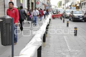 BARANDAL Y GUARDAPEATONES EN LA 4 PONIENTE