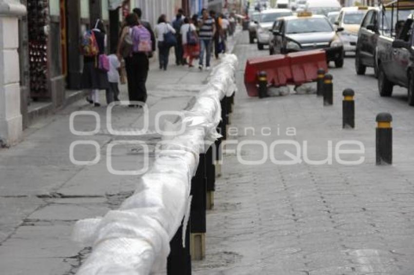 BARANDAL Y GUARDAPEATONES EN LA 4 PONIENTE