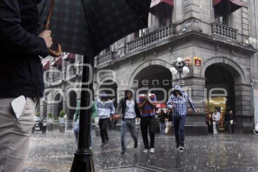 LLUVIAS. RAYMOND