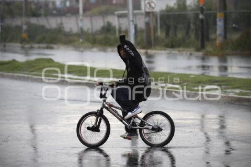 LLUVIAS. RAYMOND
