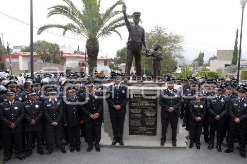 MONUMENTO AL POLICÍA QUE QUEREMOS