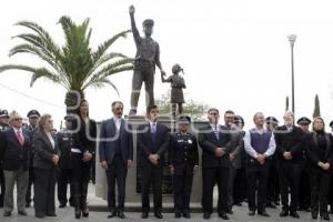 MONUMENTO AL POLICÍA QUE QUEREMOS