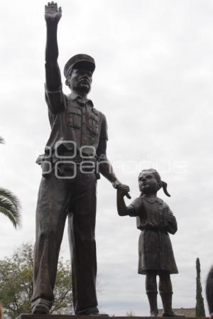 MONUMENTO AL POLICÍA QUE QUEREMOS