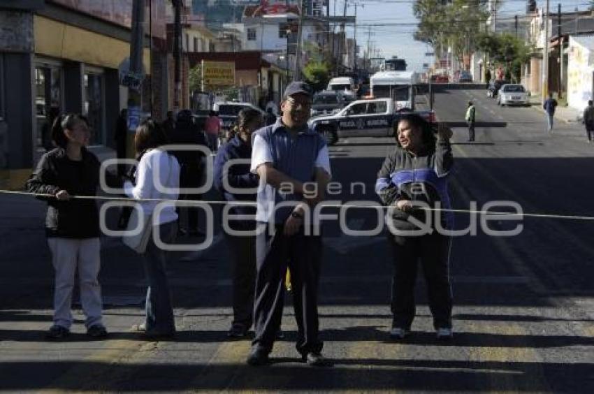 CIERRAN CALLES POR FALTA DE MAESTROS