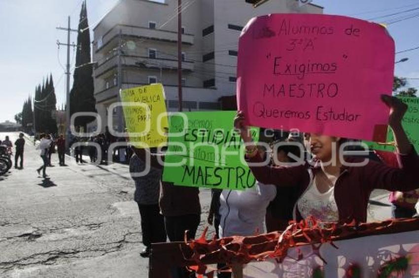 CIERRAN CALLES POR FALTA DE MAESTROS