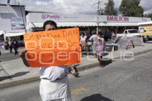 CIERRAN CALLE LOCATARIOS POR EXPROPIACIÓN DE BAÑOS