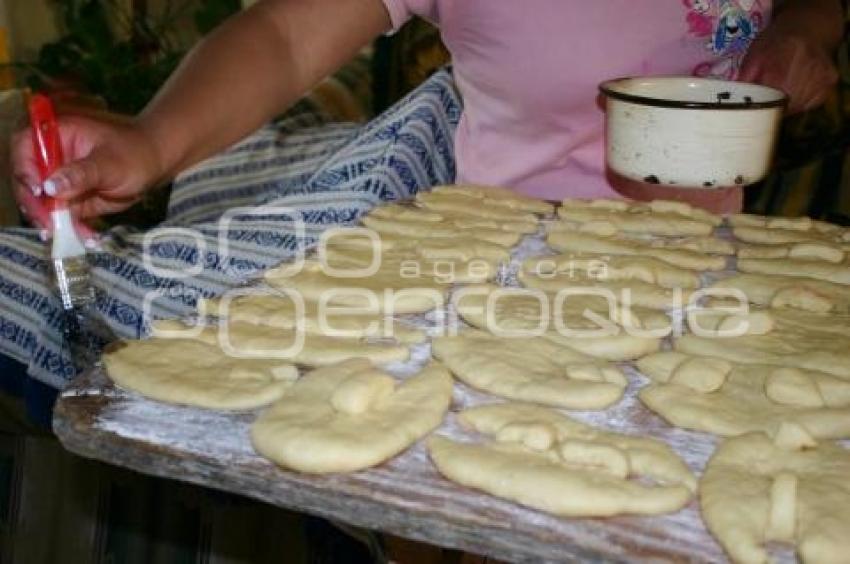 ELABORAN PAN DE MUERTO EN SANTA CATARINA