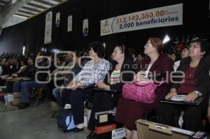 ENTREGA GOBERNADOR COMPUTADORAS A MAESTROS