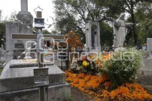 PANTEÓN PREVIO DÍA DE MUERTOS
